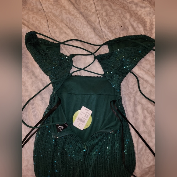 NWT Windsor Green Sequin Prom Gown Formal Dress High-Cut Side Slit, Floor-Length - Picture 11 of 13